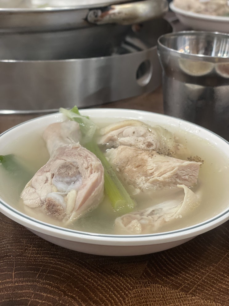  뜨끈한 닭백숙 칼국수가 땡기는 날엔 용산 <공릉닭한마리>