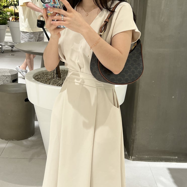 온클로젯 브이넥 롱 원피스로 여름 우아하게 코디하기 온클로젯 브이넥 롱 원피스로 여름 우아하게 코디하기