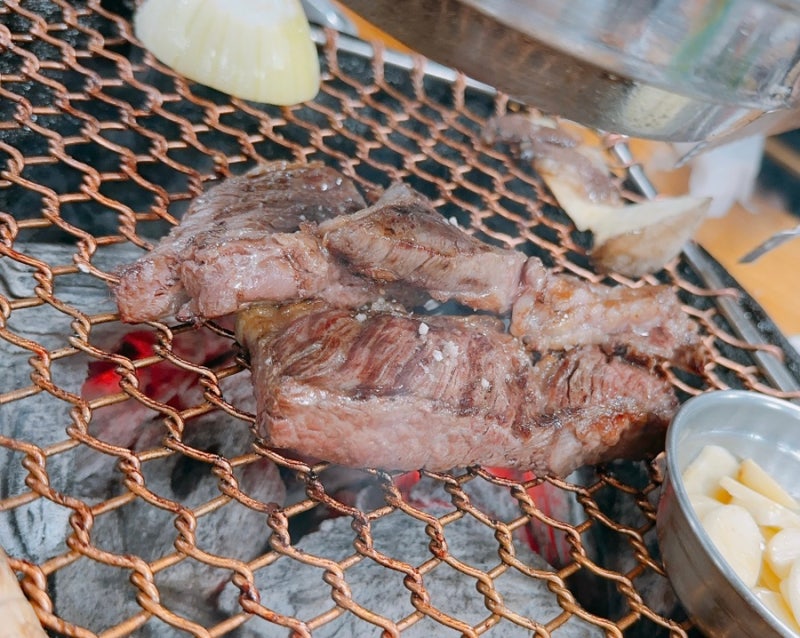 충주 봉방동 맛집 단골손님 많은 산골숯불화로구이 한우모듬 돼지갈비 내돈내먹