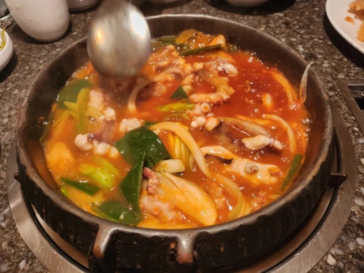  압구정 로데오 거리,압구정로데오역,신사동 맛집 낙지,오징어 요리 전문점 뱃고동 메뉴,가격,점심식사 시간/근처 유료 주차장,주차비,운영시간