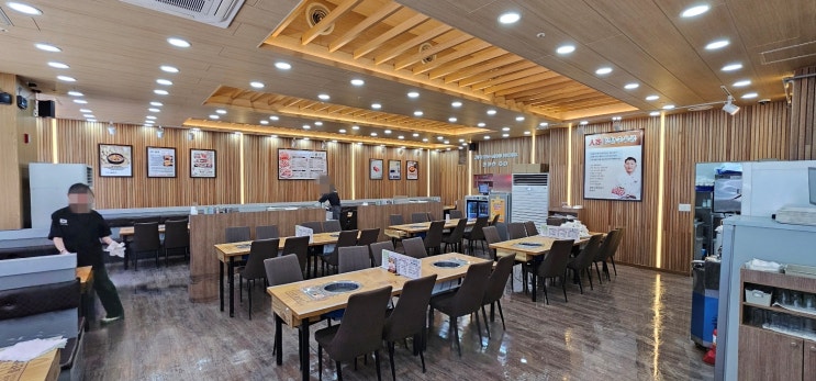  우드 템바보드와 잘 어울리는 전구색 라인조명.(템파보드)