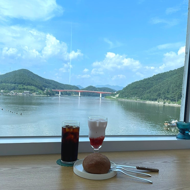  안 카페 경남 고성 동해면 소파가 편한 바다 뷰 맛집