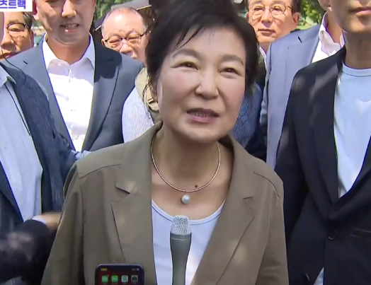 <b>박근혜</b>, 총선 앞두고 모친 기일에 <b>박정희 생가 방문</b>… 4개월... 