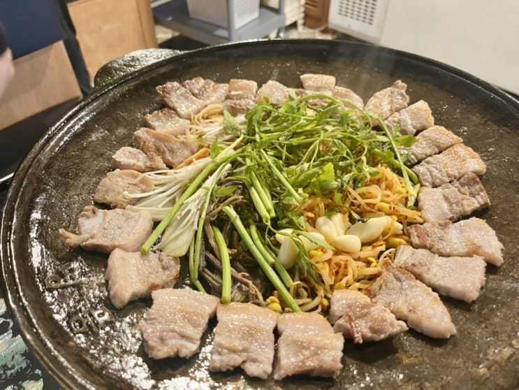 [대전] 둔산동 ‘무미삼’ 솥뚜껑에 구워주는 무쇠미나리삼겹살 맛집