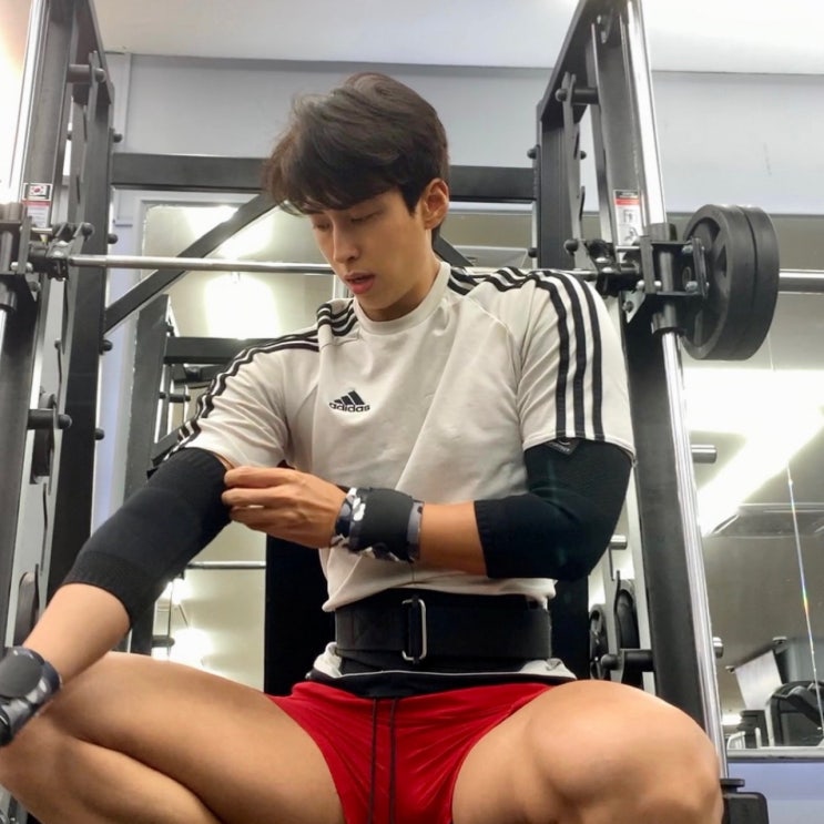  스포텍트 팔꿈치 보호대 스탠다드 버전 리뷰 : 부상 방지 및 운동수행능력을 위한 선택