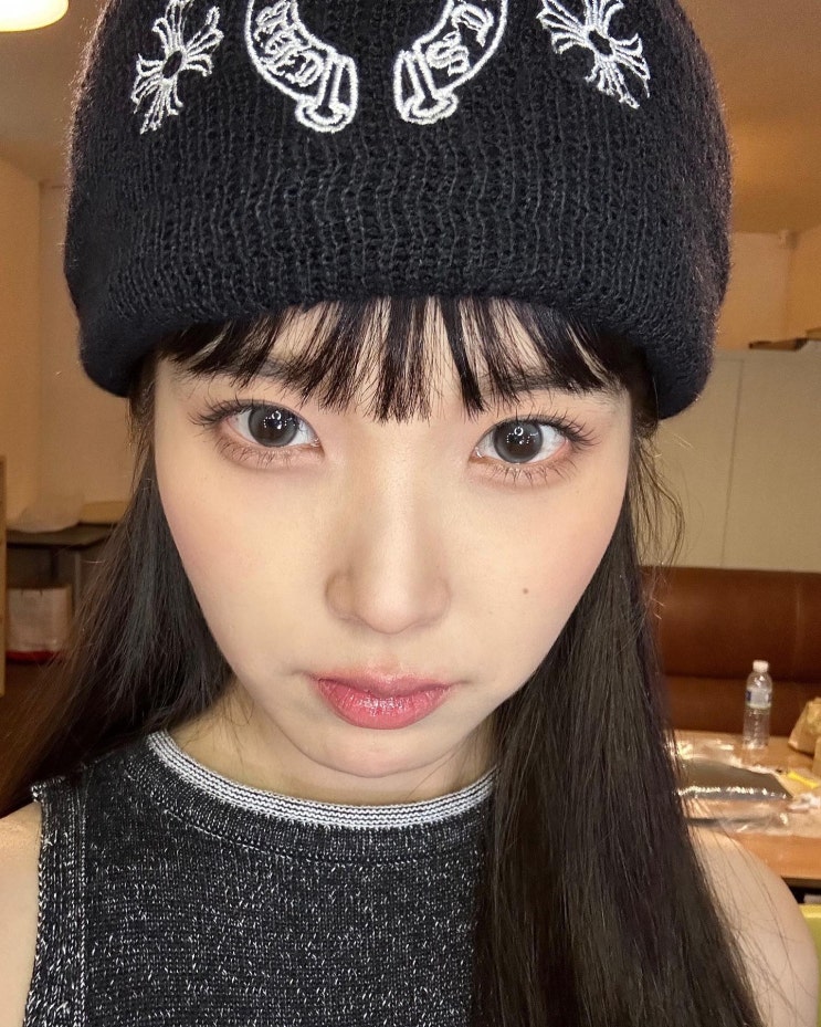 아이유 크롬하츠 여름 비니 코디 비니쓰는법 배우기 아이유 크롬하츠 여름 비니 코디 비니쓰는법 배우기