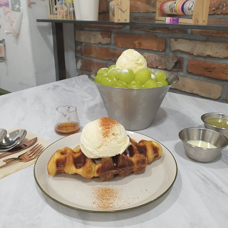  광주 쌍촌동 카페 추천 아몬드카페 샤인머스캣 빙수 크로플 맛집