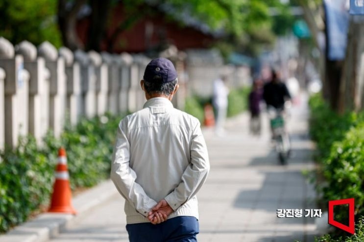 '70년 뒤 국민연금 얼마?'…연금공단, 재정추계 방식 고친다 '70년 뒤 국민연금 얼마?'…연금공단, 재정추계 방식 고친다