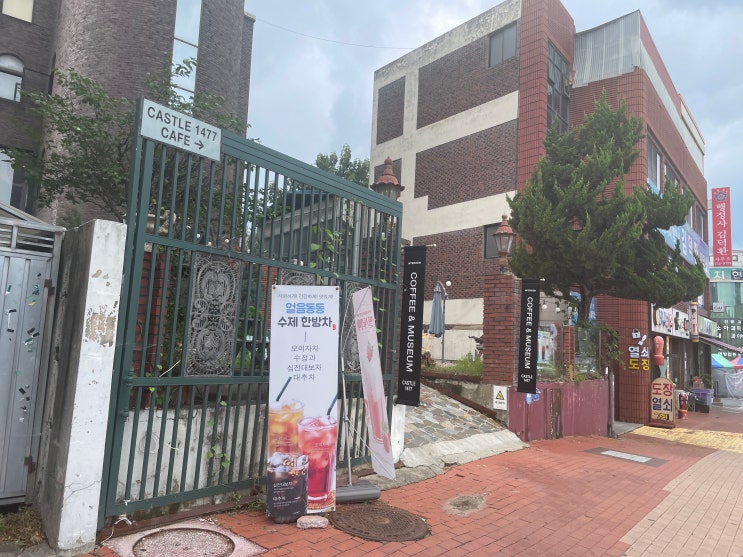  금산 카페 캐슬1477, 교회를 개조한 독특한 분위기 그리고 피규어 전시장