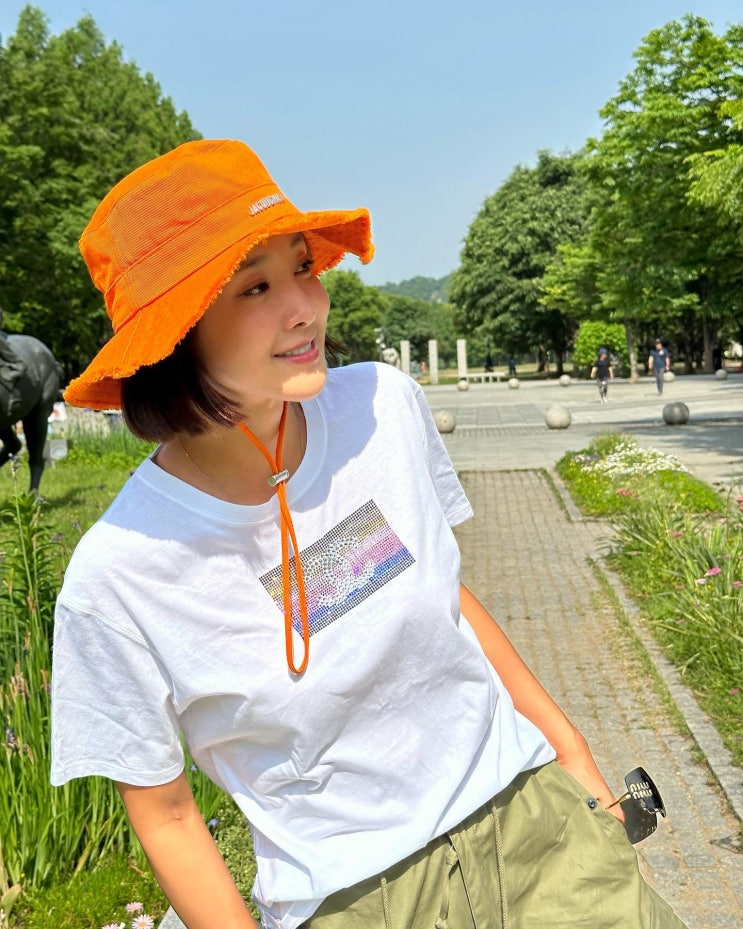 좀비버스 이시영 여자 연예인 모자 자크뮈스 아티초크 버킷햇 JACQUEMUS