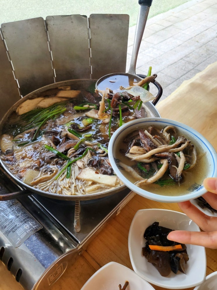  [충북 보은군] 산채비빔밥거리, 시골 마당에서 먹는 뜨끈한 능이버섯전골 '옛고을'