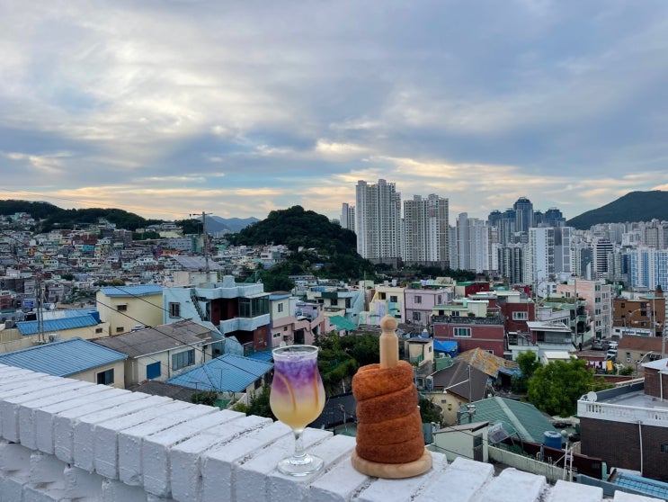  [부산 범일동] 카페편안 - 색다른 디저트인 뜨르들로와 아름다운 범일동 뷰를 바라볼 수 있는 최고의 루프탑 카페