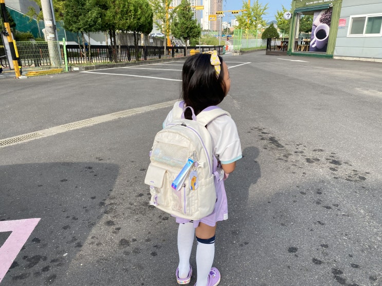  초등학교 개학_입꼬리가 올라가네