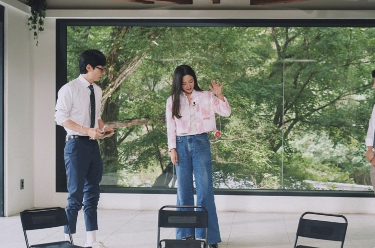  김희선의 유퀴즈 패션, 트위드 자켓의 화려한 변신