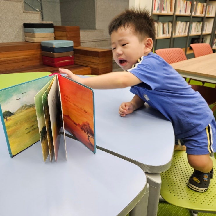 우는 아이 젖 준다 아이 달래기 육아