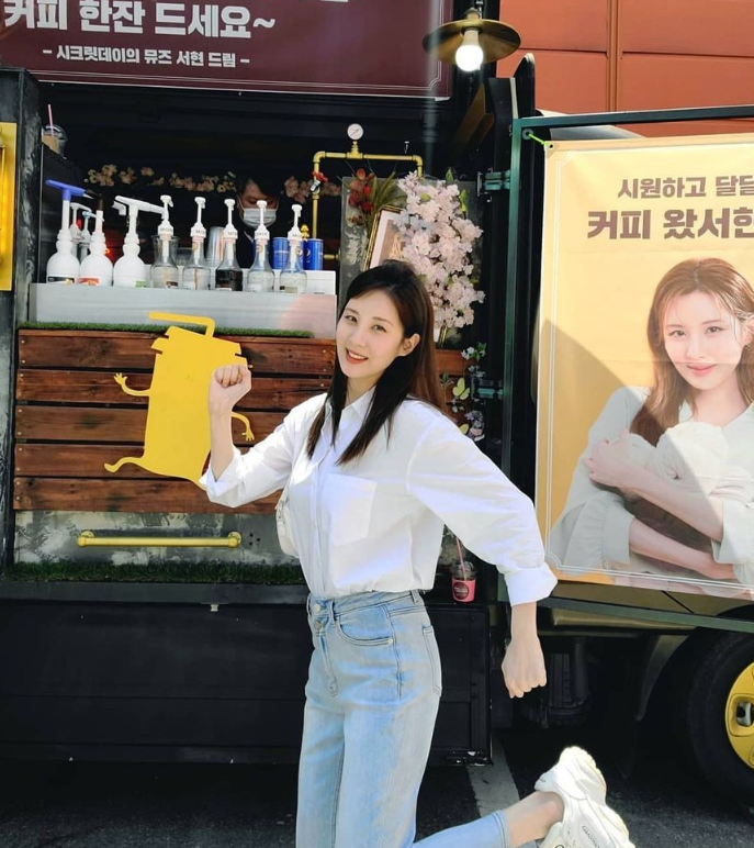  서현이 선택한 발볼 넓은 편한 여자 운동화로 사랑받는 디스커버리 어글리슈즈 추천