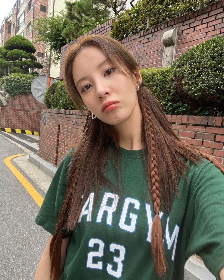  서현의 데일리 여성 운동화로 최근 핫한 브랜드 살로몬 XT-6 여자 트레일 런닝화 추천
