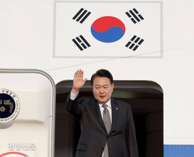  ‘3국 준군사동맹’ 가시화…또 나홀로 외교 [경향신문]