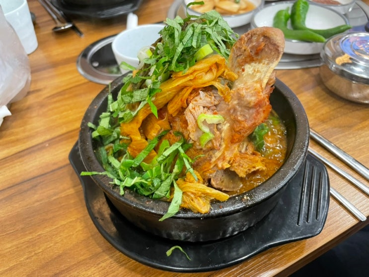  [수내역점심]7500원에 가성비 끝판왕! 뼈해장국 맛집“신사골 감자탕”