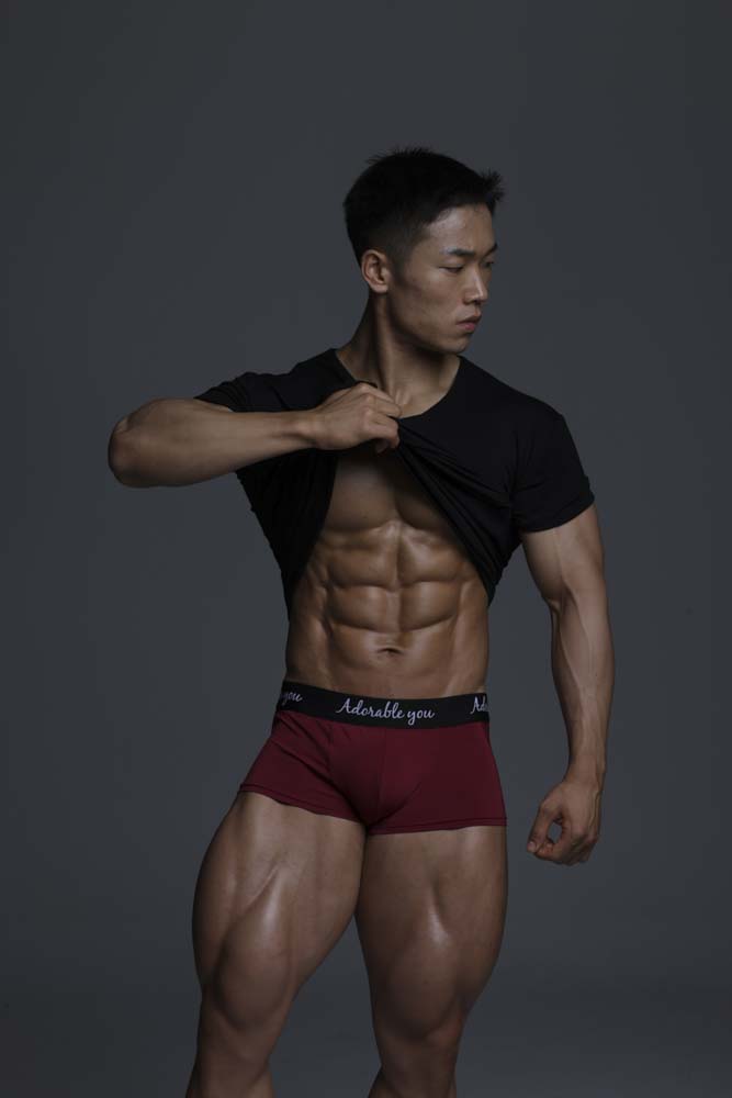  남자 전문 관리샵 '청춘케어'에서 바디프로필 준비를.