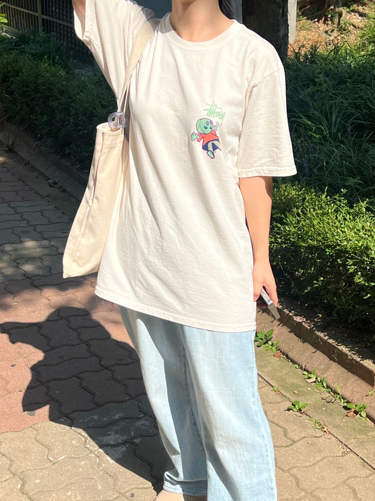 설인아 스투시 반팔 돌리 티셔츠 사이즈 가격 등 정보! 설인아 스투시 반팔 돌리 티셔츠 사이즈 가격 등 정보!