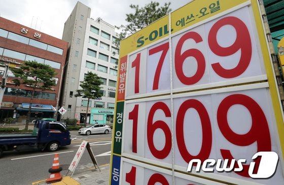 국제유가 상승에 환율까지…휘발유·경유 6주째 올랐다 국제유가 상승에 환율까지…휘발유·경유 6주째 올랐다