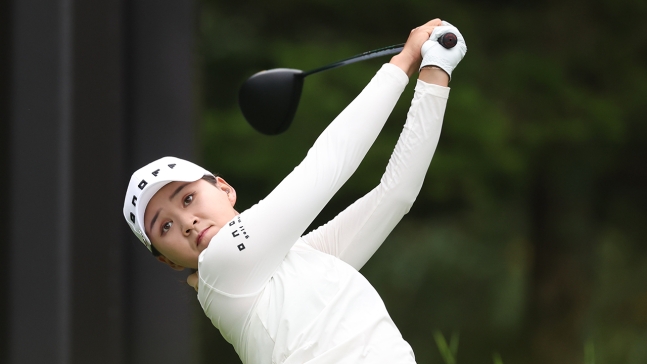 KLPGA <b>하이원리조트오픈</b> 3R 1타차로 <b>선두</b> "이제영"