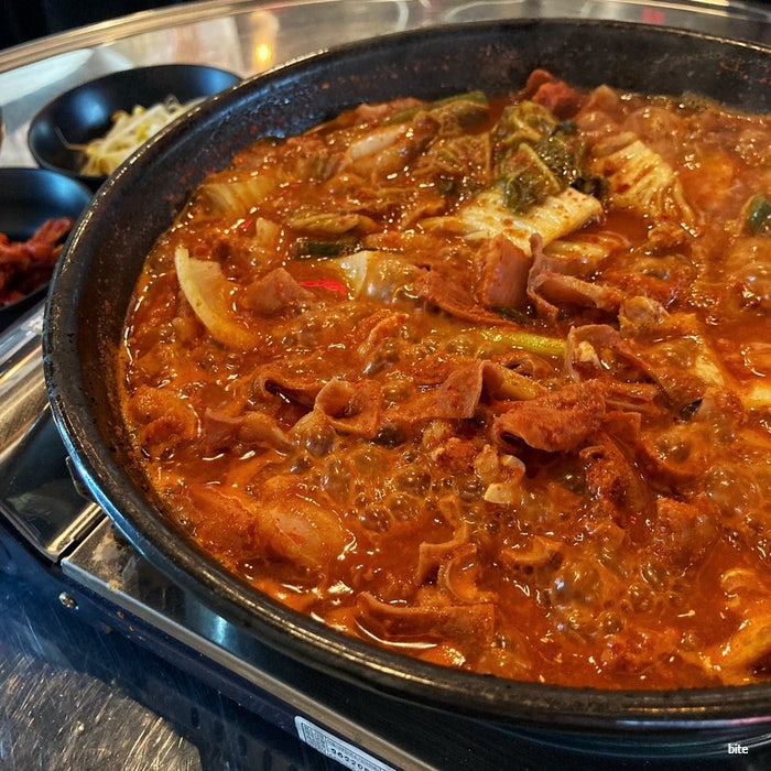  인천 구월동 맛집 '돈돈곱창전골' 가성비 좋은 새콤 칼칼한 김치곱창전골