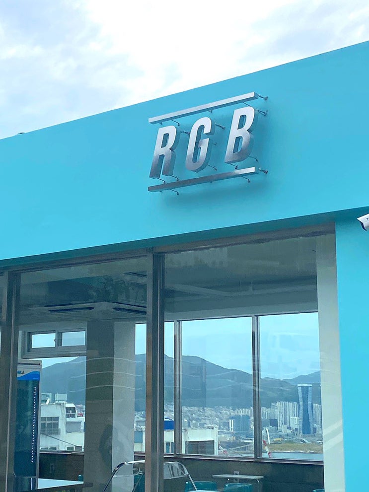  영도 야경 카페 추천  RGB 카페, 영도대교가 눈앞에