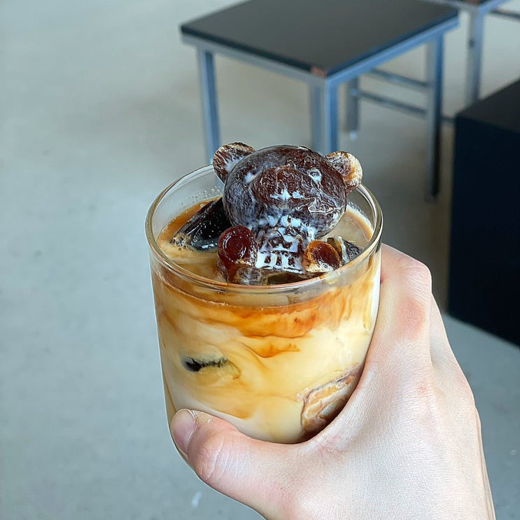  퍼즈 ( PAUSE) 여수 여행 공간이 아름다운 라떼 맛집 여수 카페
