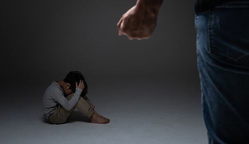 동거녀 아기들 태우고 고의 교통사고…친모도 아동학대 동거녀 아기들 태우고 고의 교통사고…친모도 아동학대