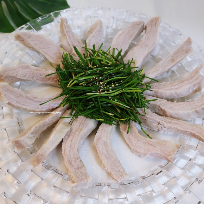 Making Silbijip Nam Chang-hee's Whole Pork Jowl Bossam: Nutritious Chive Salad and Pork Jowl Bossam Recipe