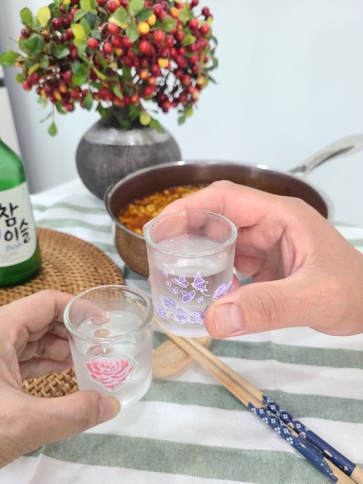  인생술잔 꽃피는변색술잔, 예쁜 술잔으로 차갑게 맛있게 분위기 있게