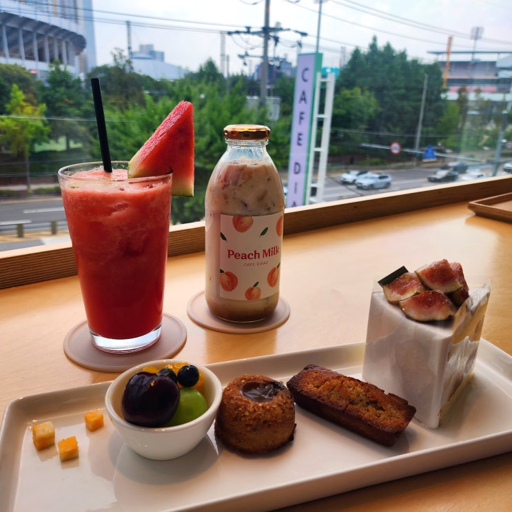  디저트와 하늘이 참 예뻤던, 그래서 더 좋았던 수원 장안구 베이커리 대형카페 '디아즈'
