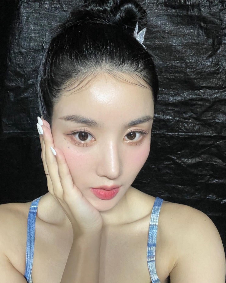  '워터밤 여신' 권은비, 핫한 의상입고 굴곡진 S라인 몸매로 카스쿨 페스티벌 무대 찢어 (+영상)