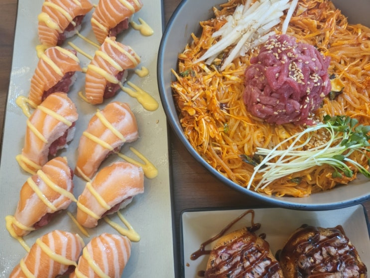  육회바른연어 부천 호불호 없는 3단초밥 육회쫄면 부천역 맛집