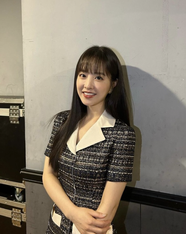  배우 박보영의 시사회 파티에서 입은 트위드 원피스인 발렌티노 파티 드레스 코디