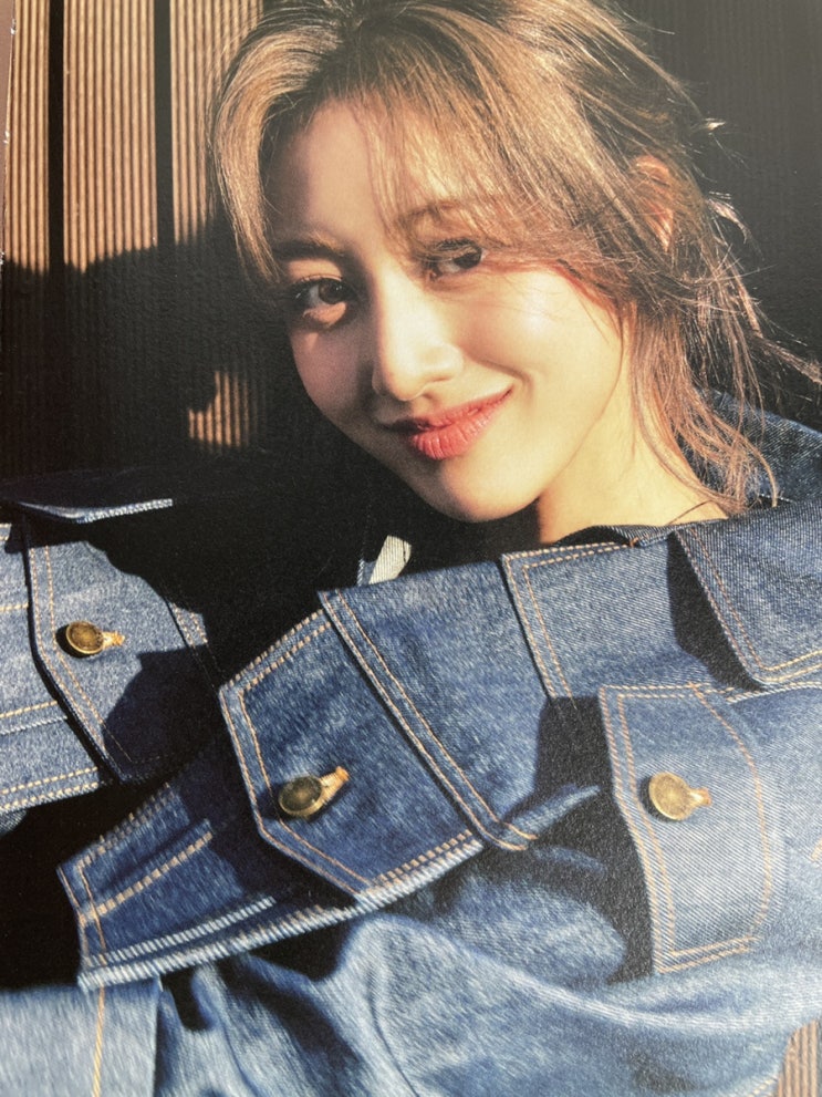 <b>트와이스</b> 리더 <b>지효</b> 솔로데뷔 앨범 1개 사봄