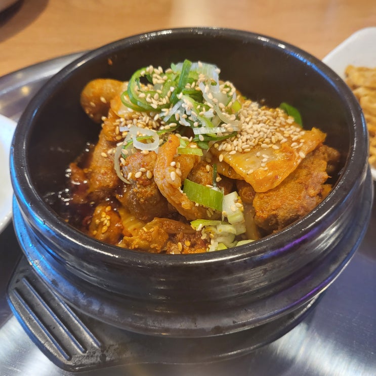 안양 산골 정육식당 아이에스비즈타워 맛집 한우국밥 김치돼지두루치기 후기