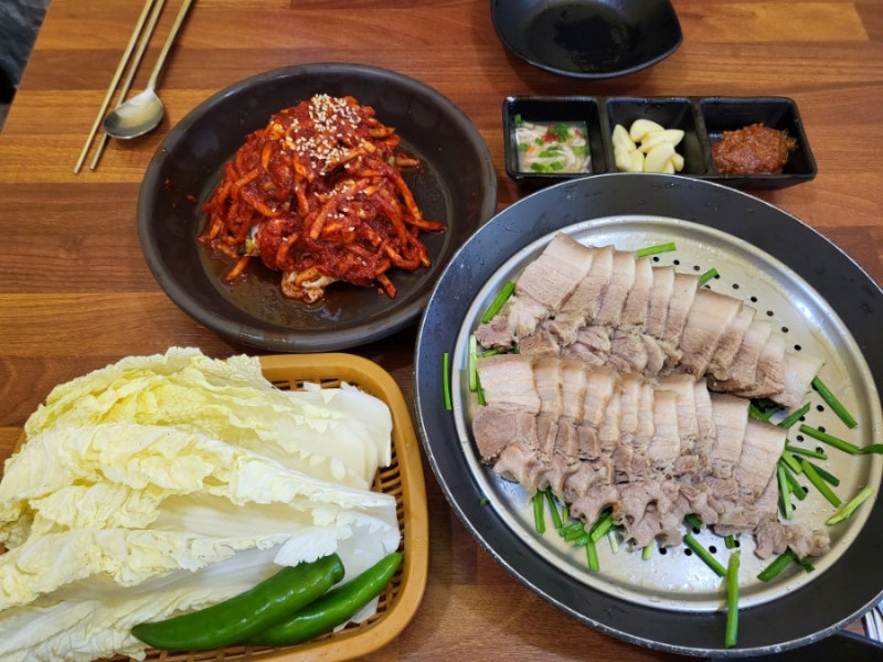 [성동구 금호동]금남시장 나혼자산다 트와이스 지효 보쌈 맛집 / 김경자원조손칼국수보쌈