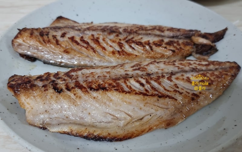 고등어구이 비린내없이 맛있게 후라이팬에 굽는법 밀가루 카레가루 없이 고등어굽기 생물 ....