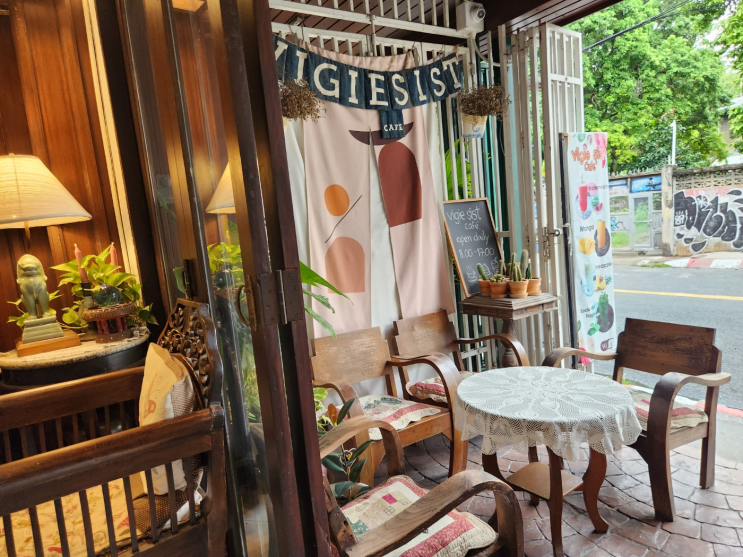  치앙마이 Vigie Sist Cafe 올드타운 아기자기하고 사랑스러운 감성카페