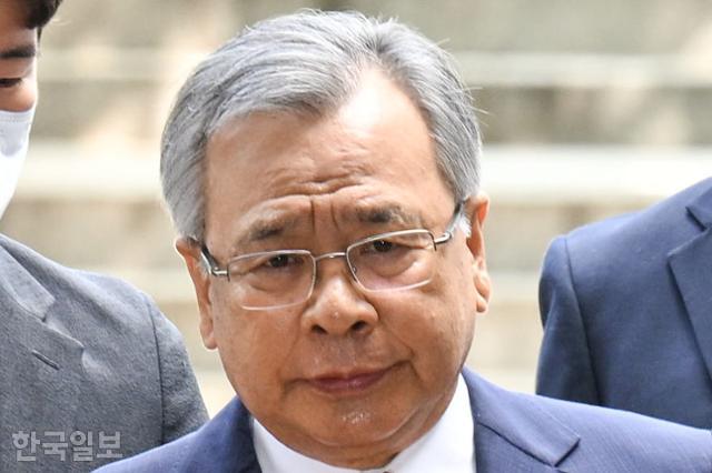 [속보] 박영수 <b>구속기소</b>... 대통령 잡던 국민특검, 개인비리로... 