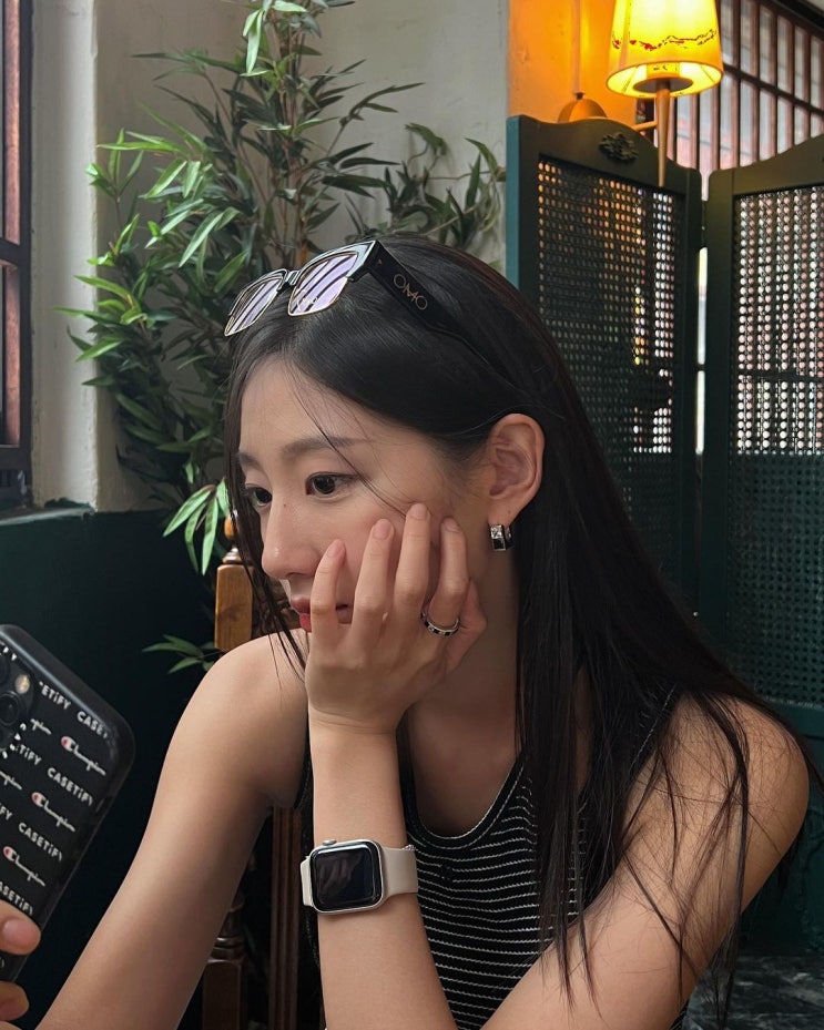  러블리즈 정예인의 시계로 여성들의 사랑을 한몸에 받으며 여자들의 인기 브랜드인 애플 워치 추천