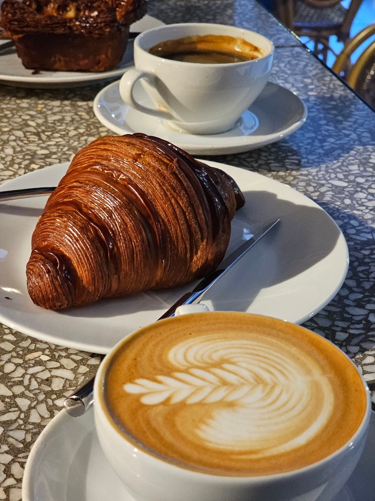 [5월의 호주여행] 커피로 유명한 시드니의 도심카페 Picco Leo 후기 -크로아상, 에크타르트