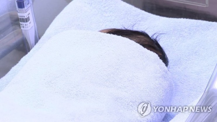 98만원에 사서 2시간 뒤 300만원에 팔았다..20대女 '충격 아동매매' 98만원에 사서 2시간 뒤 300만원에 팔았다..20대女 '충격 아동매매'