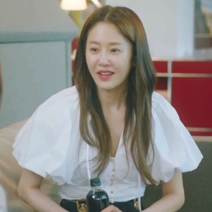  리즈 시절 방불케하는 고현정 패션: 헤어스타일, 가방, 옷