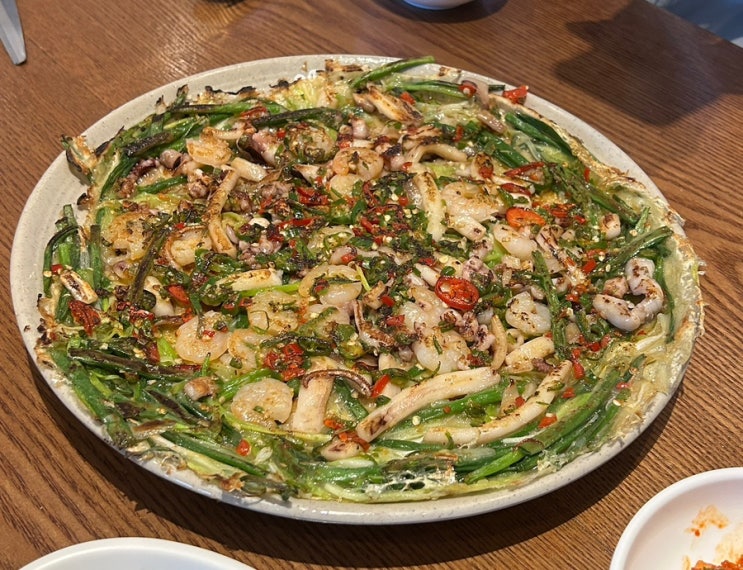  [대구/달서구] 쏟아질 것 같은 낙지와 해물이 들어간 파전이 있는 조조칼국수 죽전직영점 후기