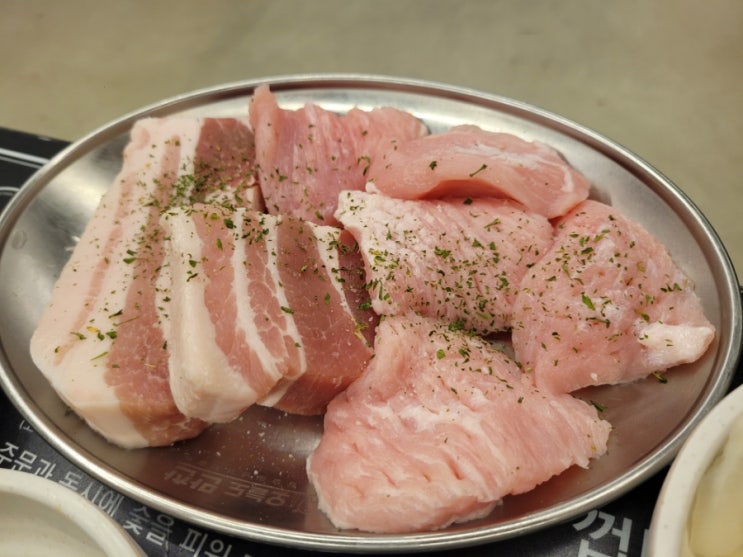  마천동 삼겹살 고기집 육즙이 터졌다 [오늘도만찬 서하남점]