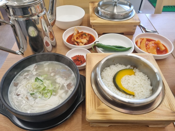  진한 사골곰탕과 맛있게 매운 갈비찜 먹을 수 있는 큰집한우사골곰탕